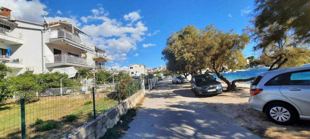 Apartments Ana Bilota Seget Vranjica Bagian luar foto