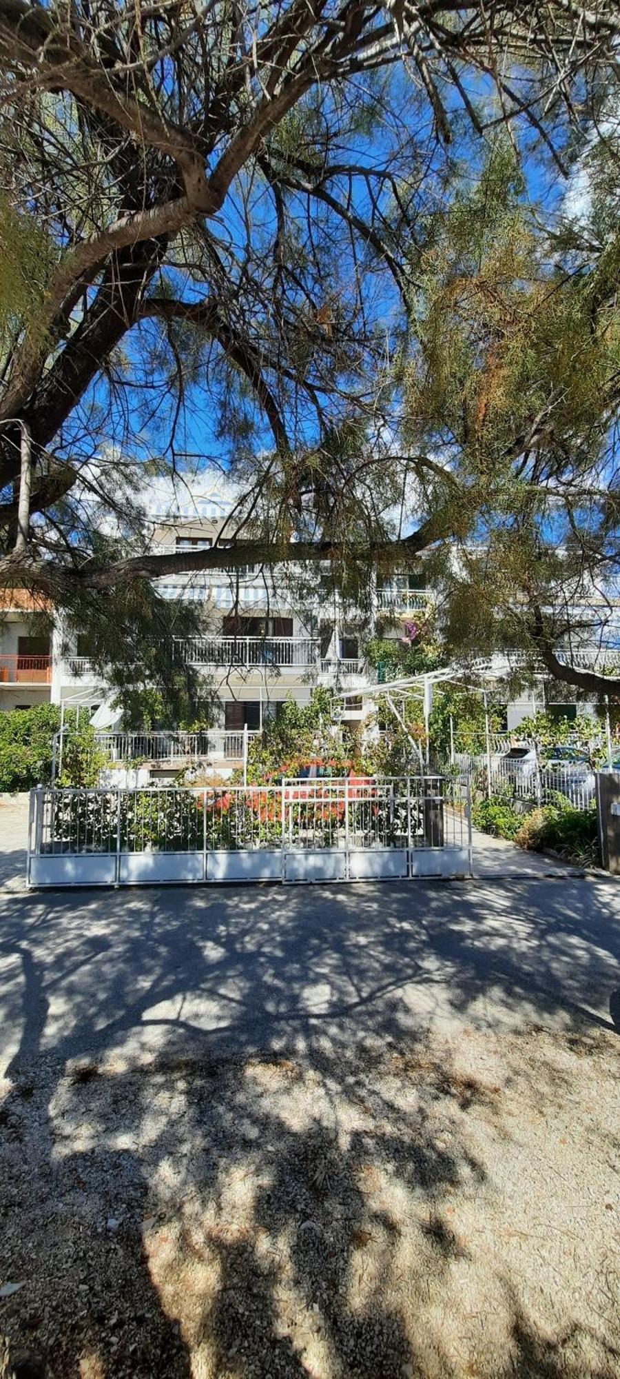 Apartments Ana Bilota Seget Vranjica Bagian luar foto
