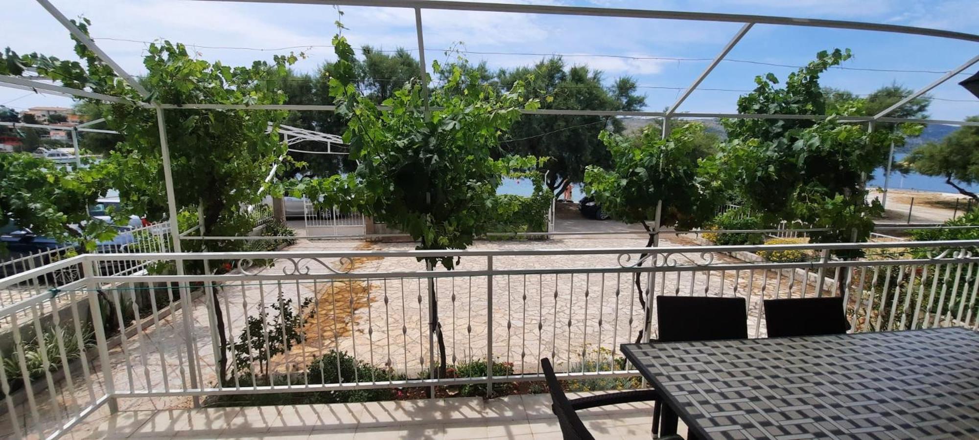 Apartments Ana Bilota Seget Vranjica Bagian luar foto