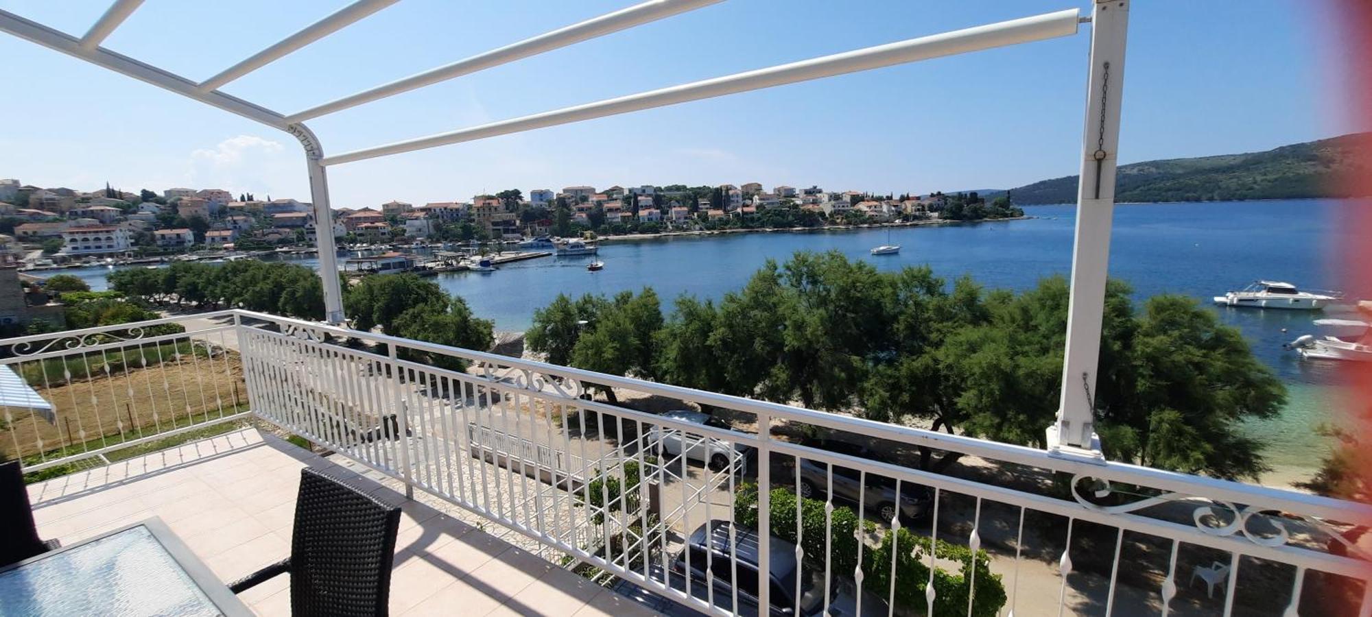 Apartments Ana Bilota Seget Vranjica Bagian luar foto