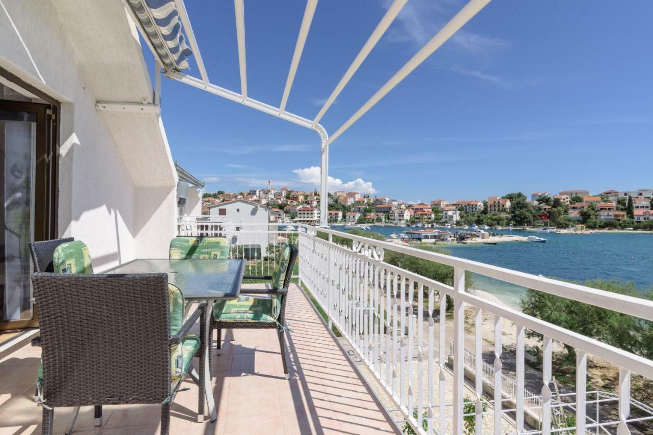 Apartments Ana Bilota Seget Vranjica Bagian luar foto
