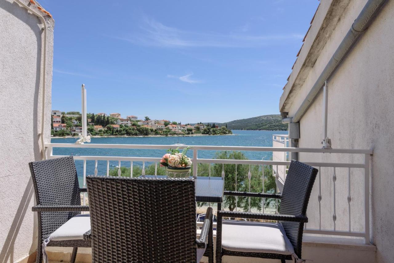 Apartments Ana Bilota Seget Vranjica Bagian luar foto