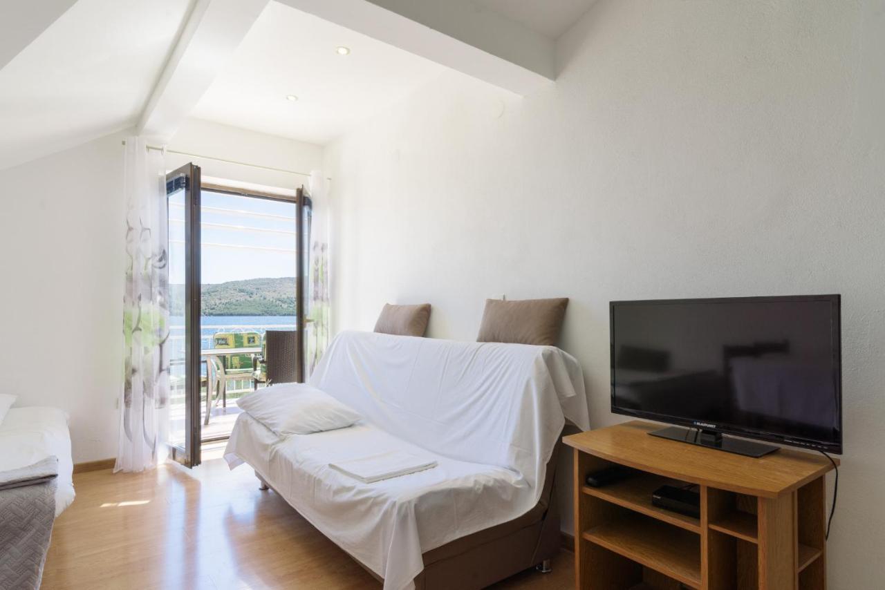 Apartments Ana Bilota Seget Vranjica Bagian luar foto