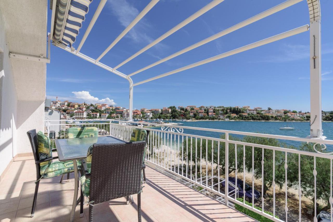 Apartments Ana Bilota Seget Vranjica Bagian luar foto
