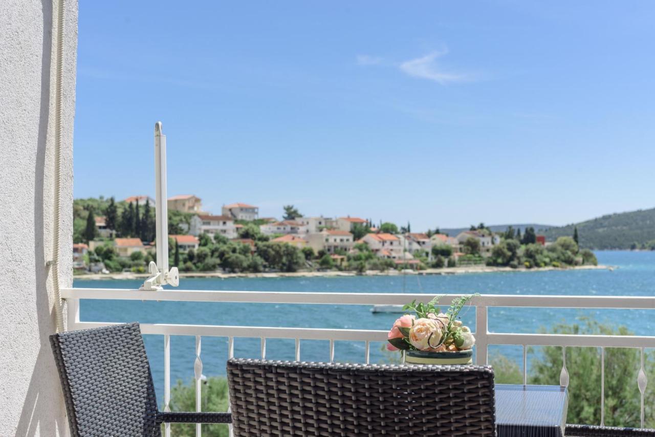 Apartments Ana Bilota Seget Vranjica Bagian luar foto