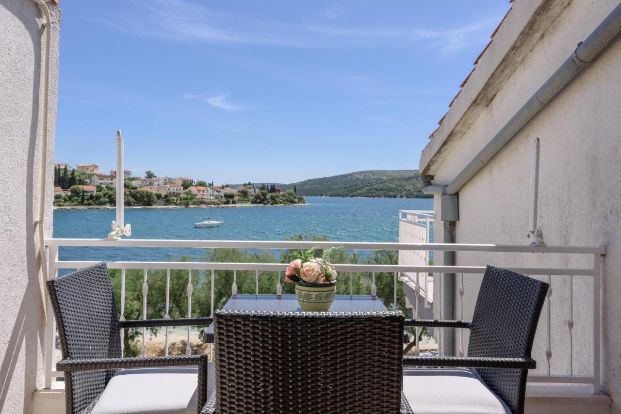 Apartments Ana Bilota Seget Vranjica Bagian luar foto